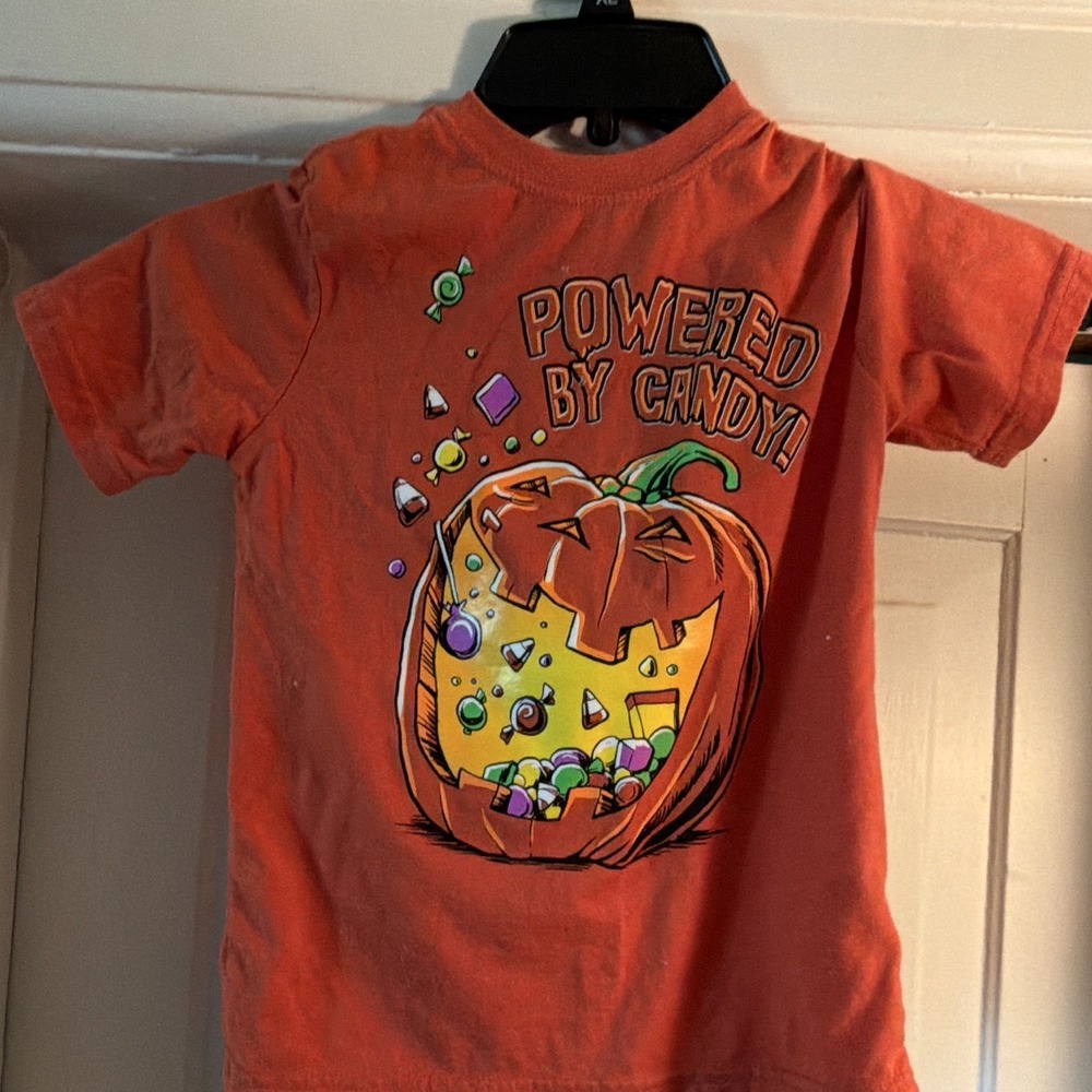 #49 Celebrate! Halloween Orange "Powered by Candy" Graphic T-Shirt Kids S (6-7)
